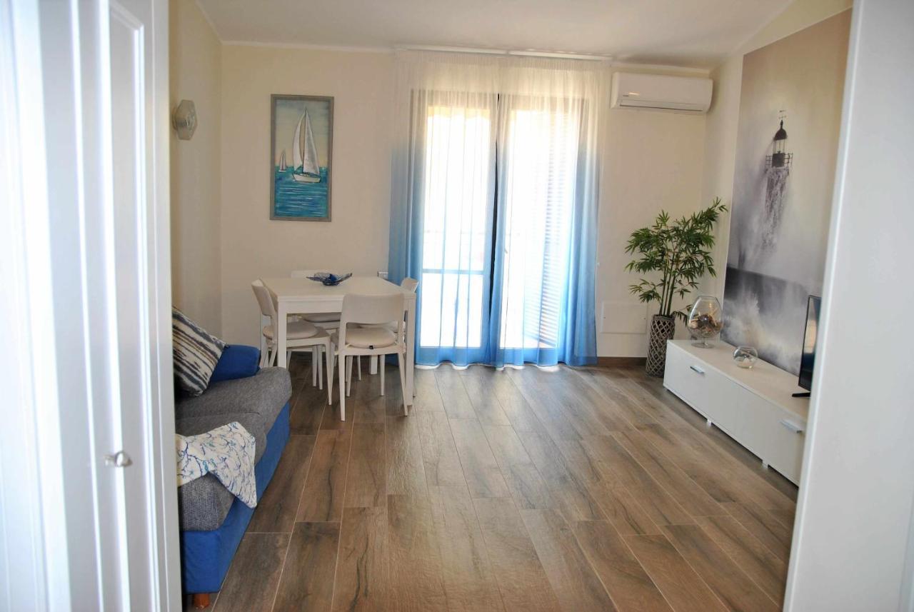 Casa Dinky Attico Con Terrazza Vista Mare Apartamento Formia Exterior foto