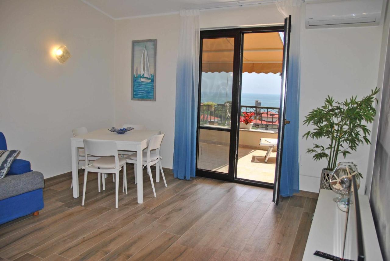 Casa Dinky Attico Con Terrazza Vista Mare Apartamento Formia Exterior foto